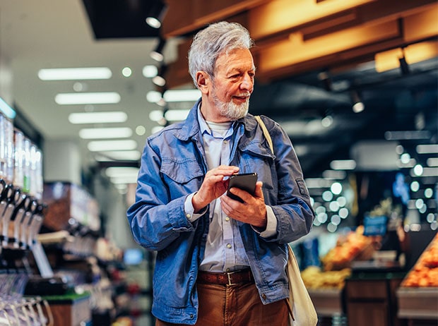 The-man-shoping-with-phone